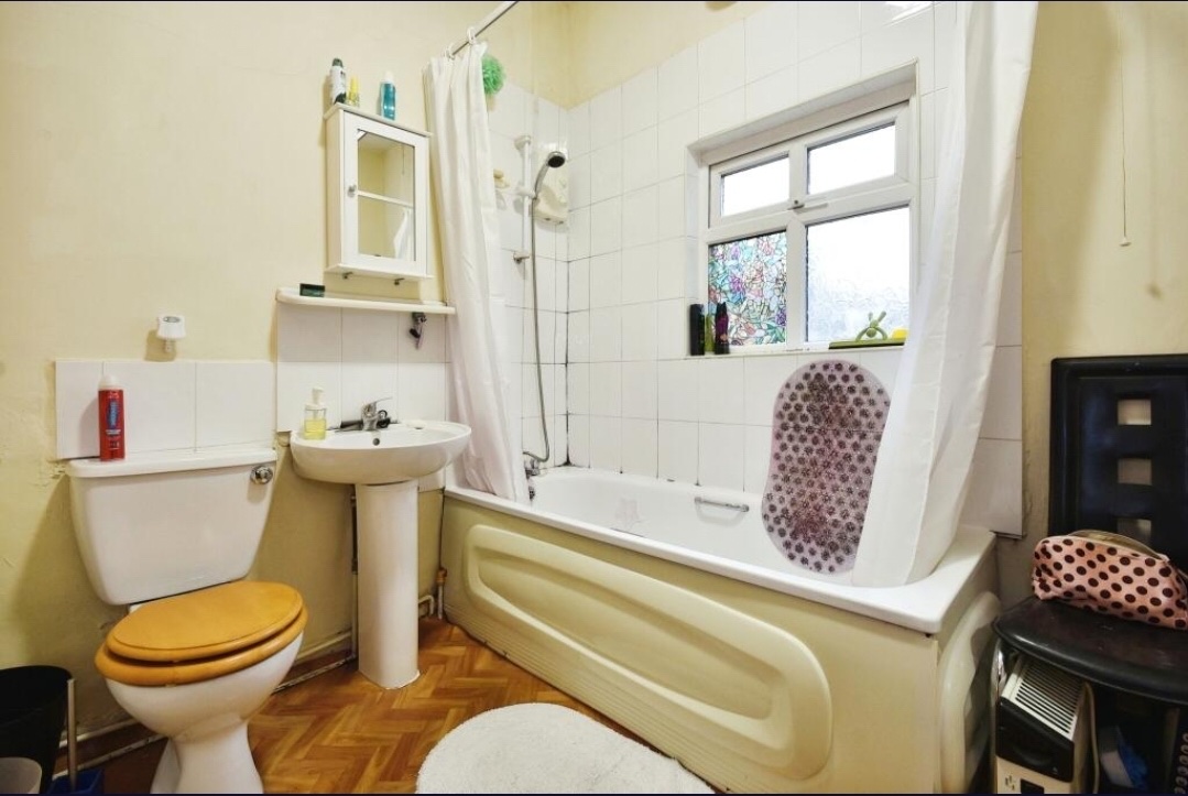 Family Bathroom before renovation